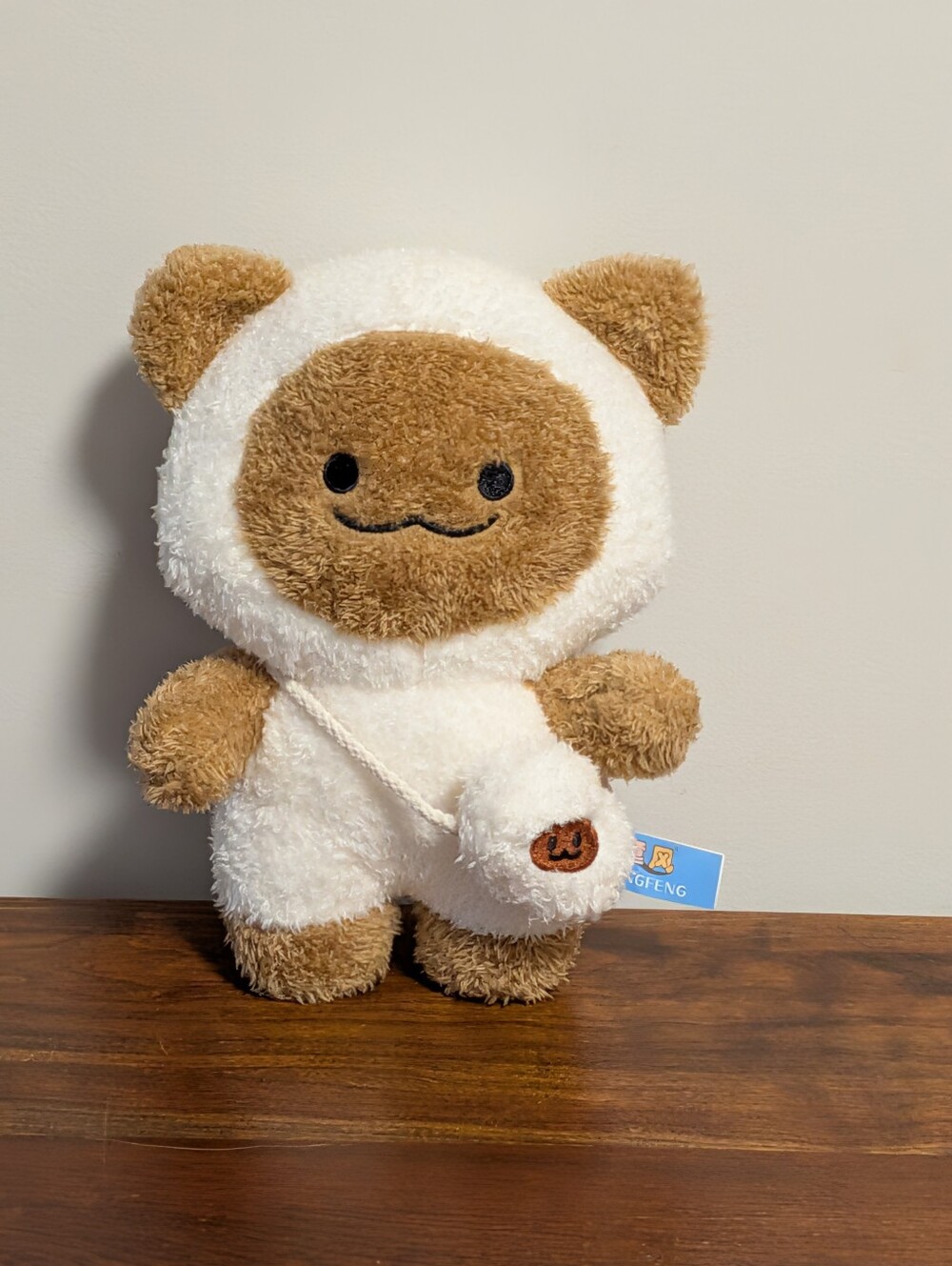 Tongfeng. Cute Plush Cat Plush in White and Light Brown. Chinese Vibes. EUC